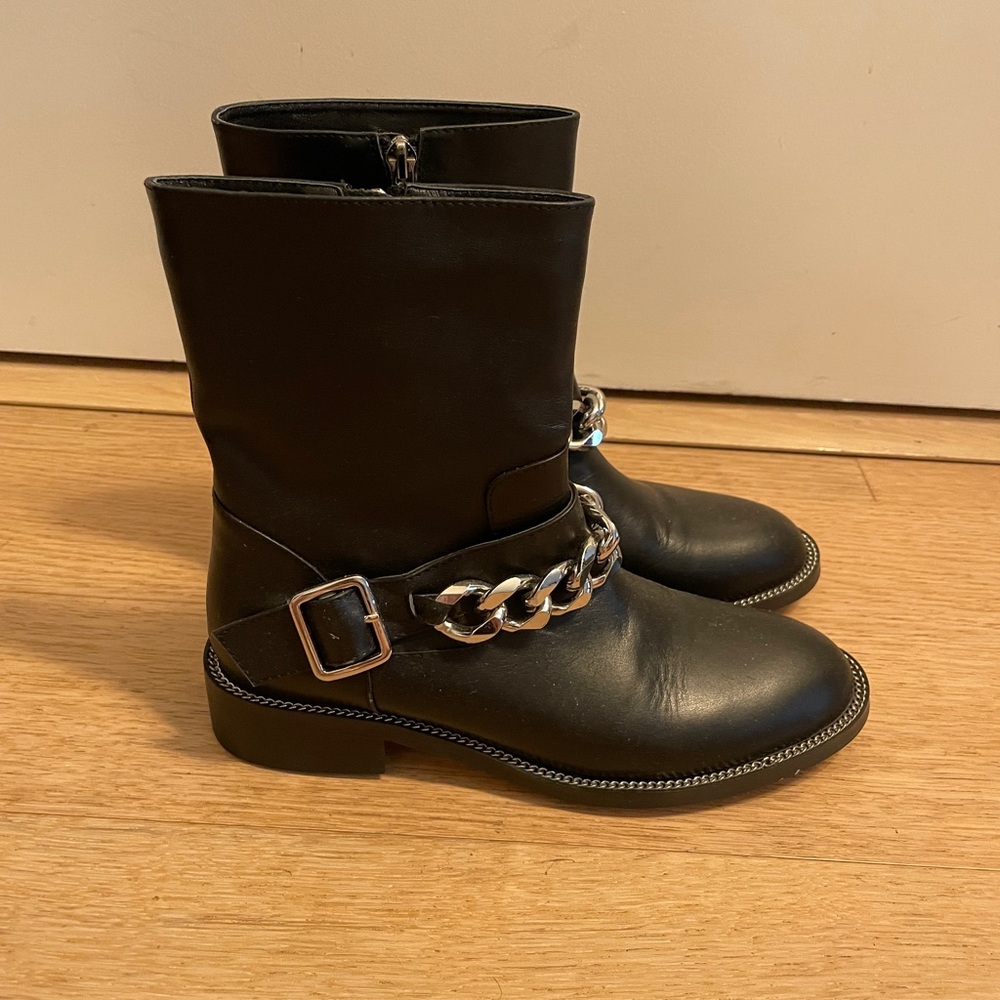 Chunky Chain Leather Boots